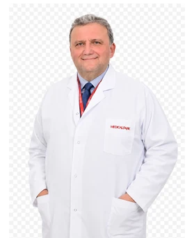 Prof. Dr. Ahmet Zeki Işık transfer sonrası gebelik testi değerlendirmesi için beyaz önlükle